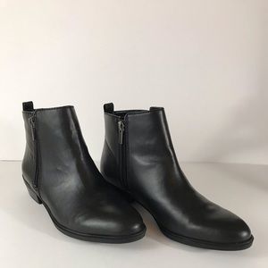 Chaps Sabra Ankle Boot Sz 8B